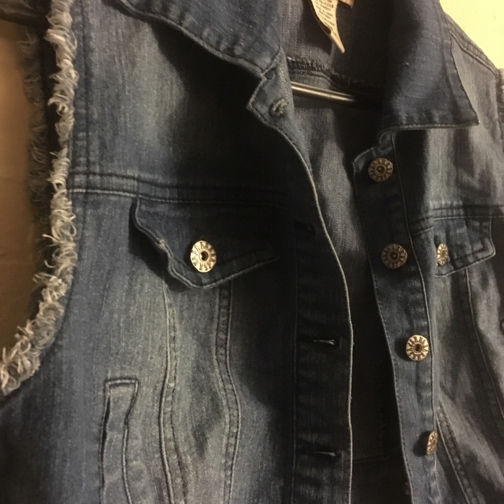 Sleeveless denim jean